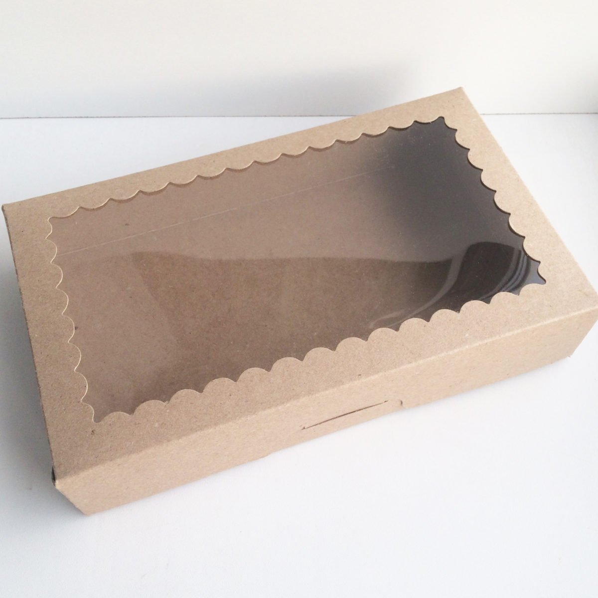 Крафт коробка с окошком 25х15х5 см