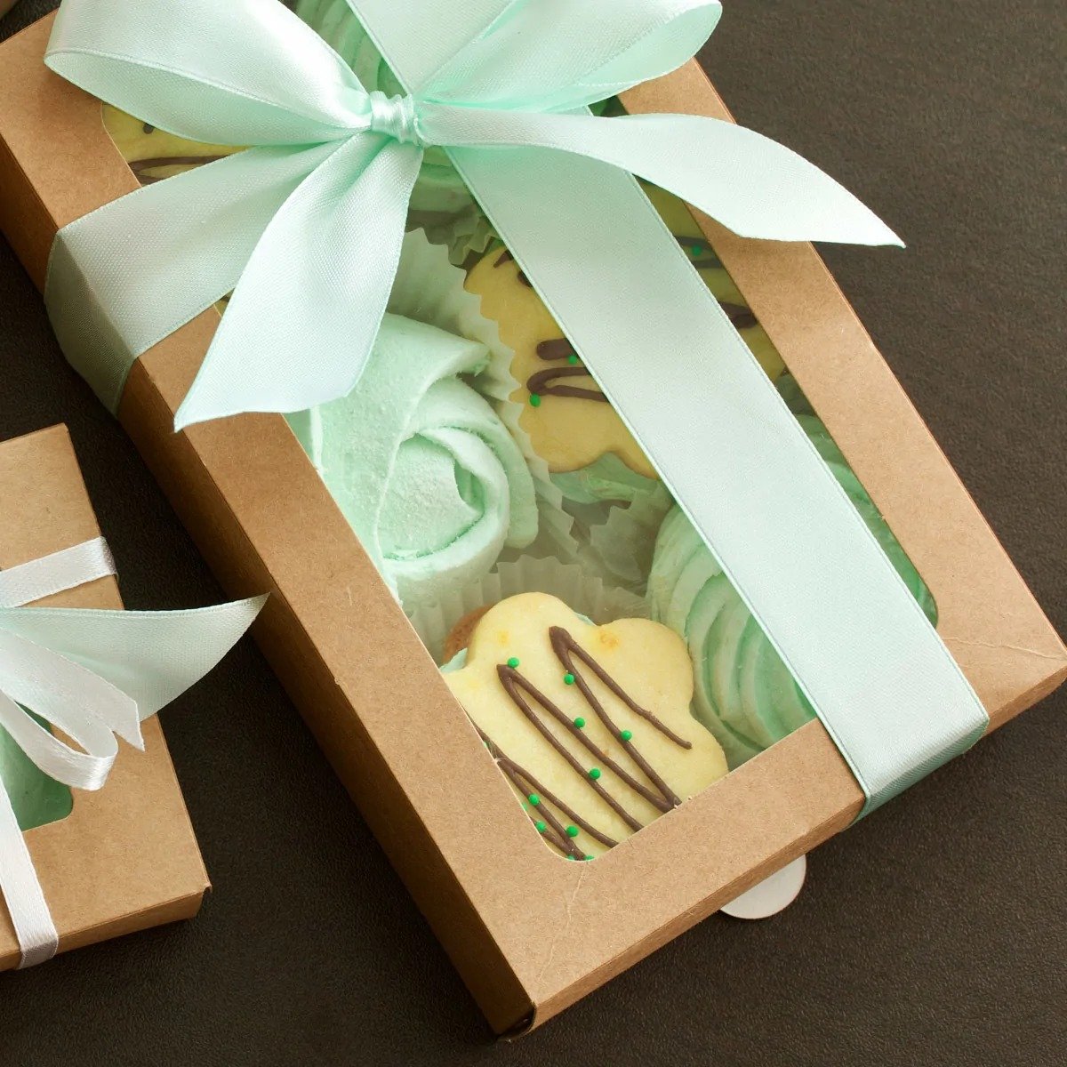 Коробка для подарка с прозрачным окном