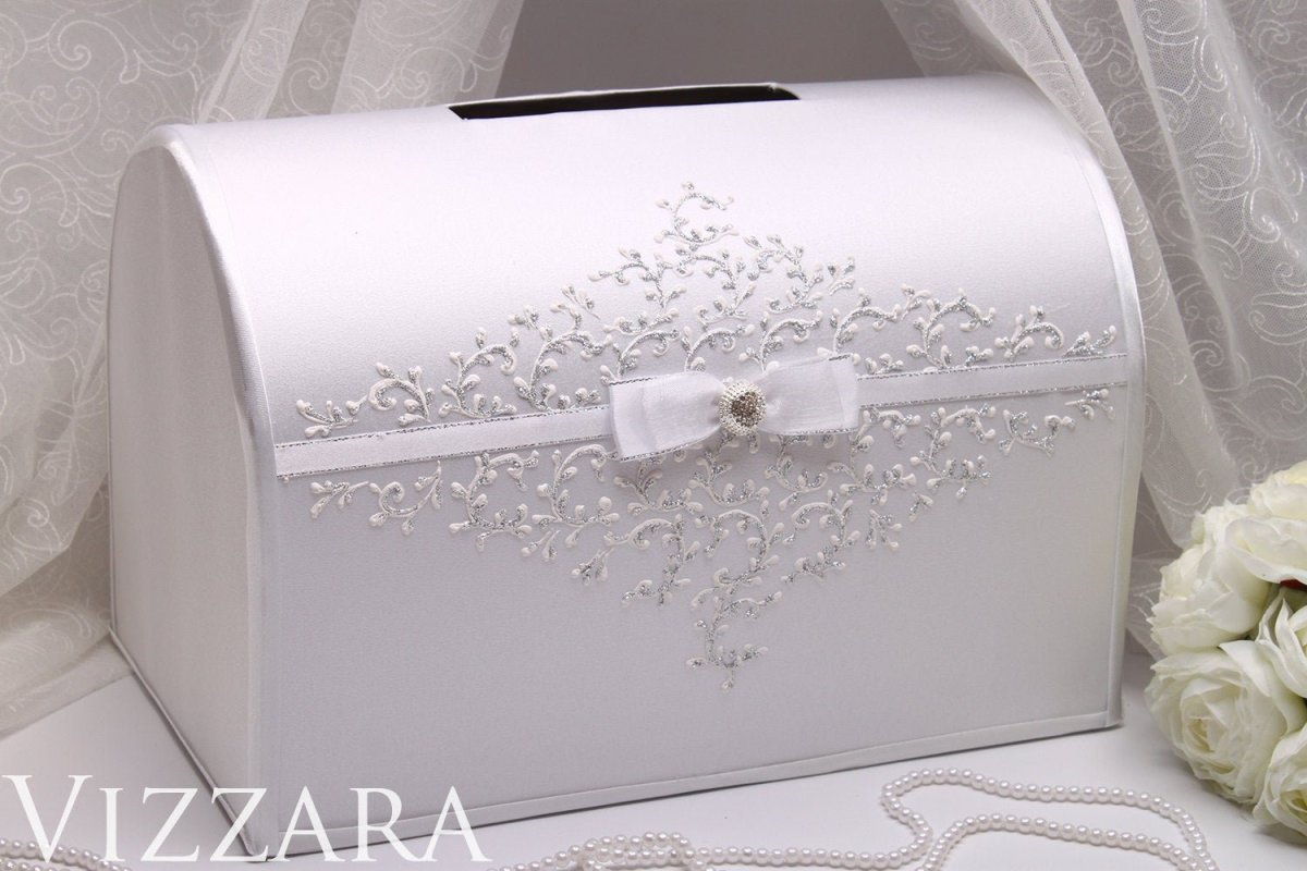 Свадебные кольца в коробочке