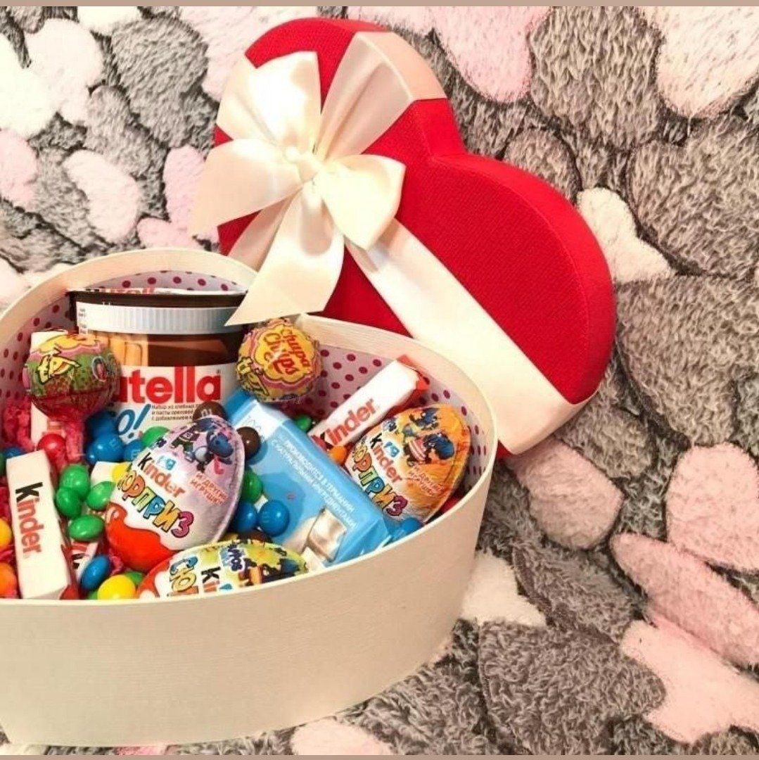 Коробка со сладостями kinder