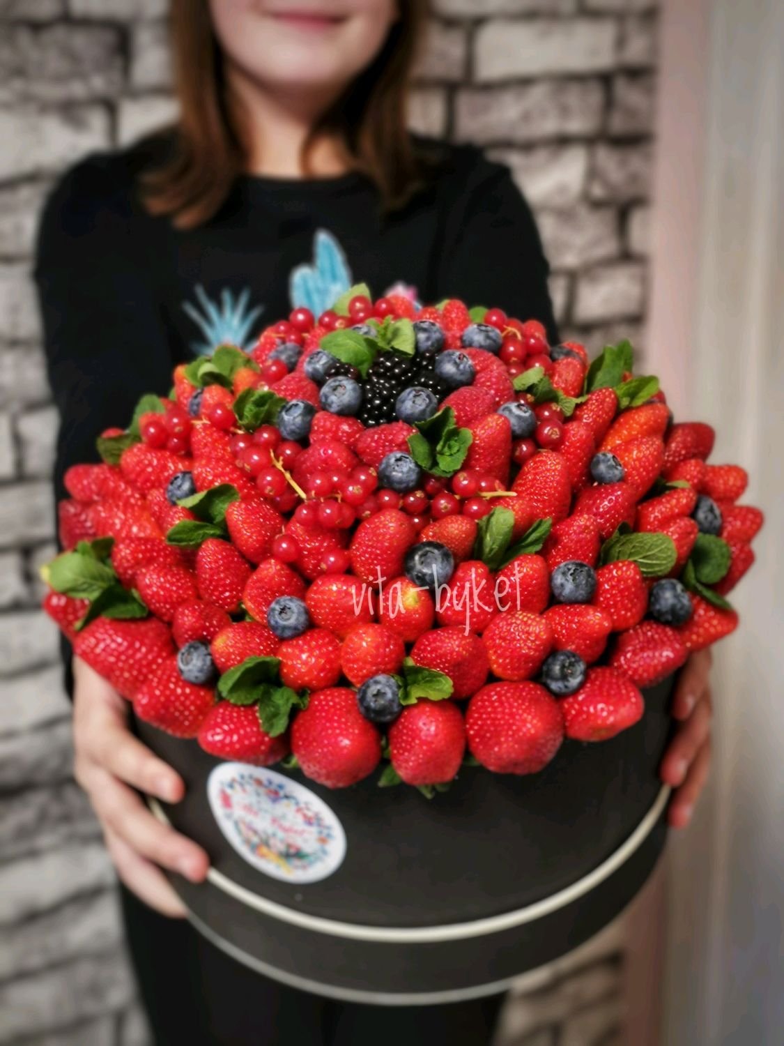 Букет "клубника в шоколаде" размер s