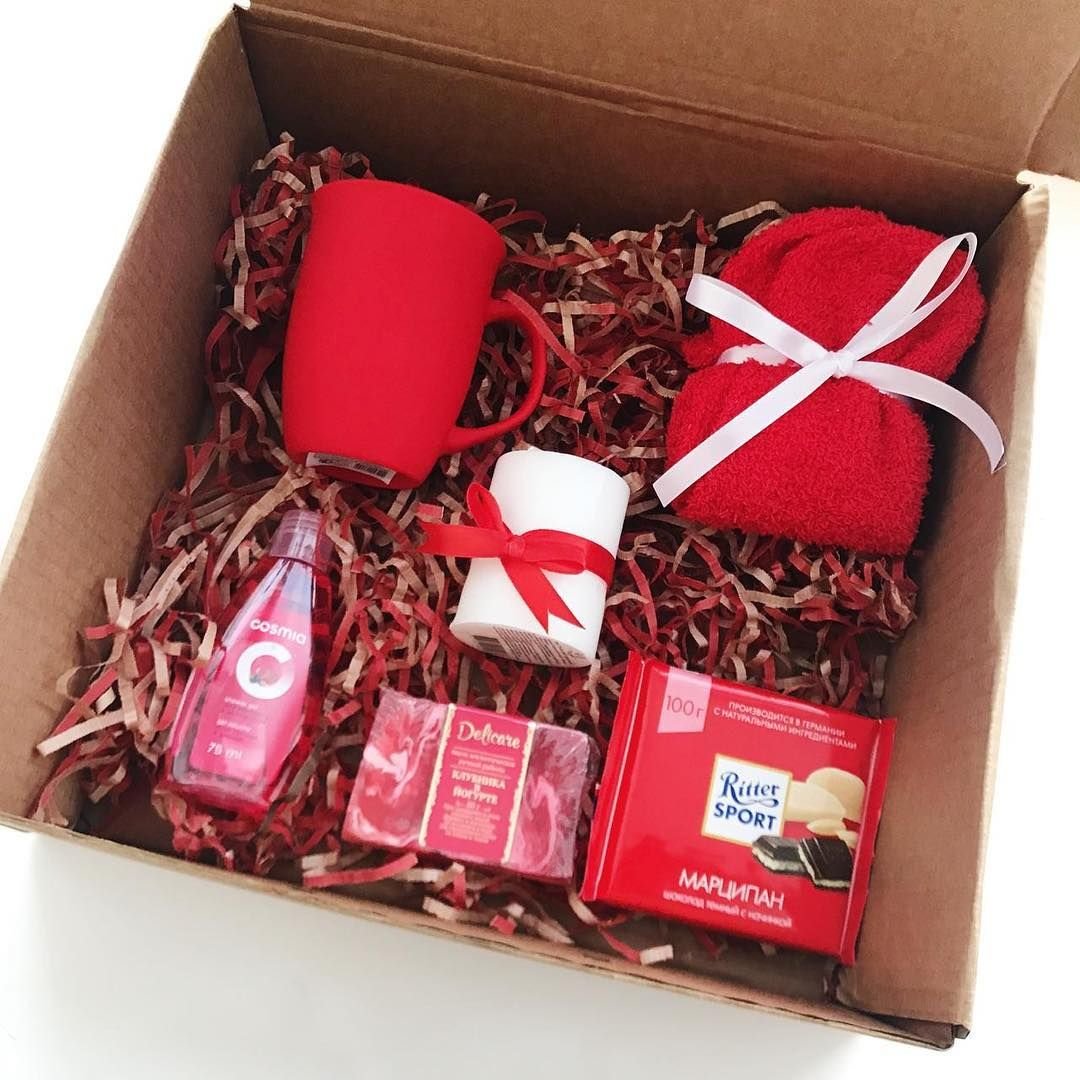Подарок подруге в коробке