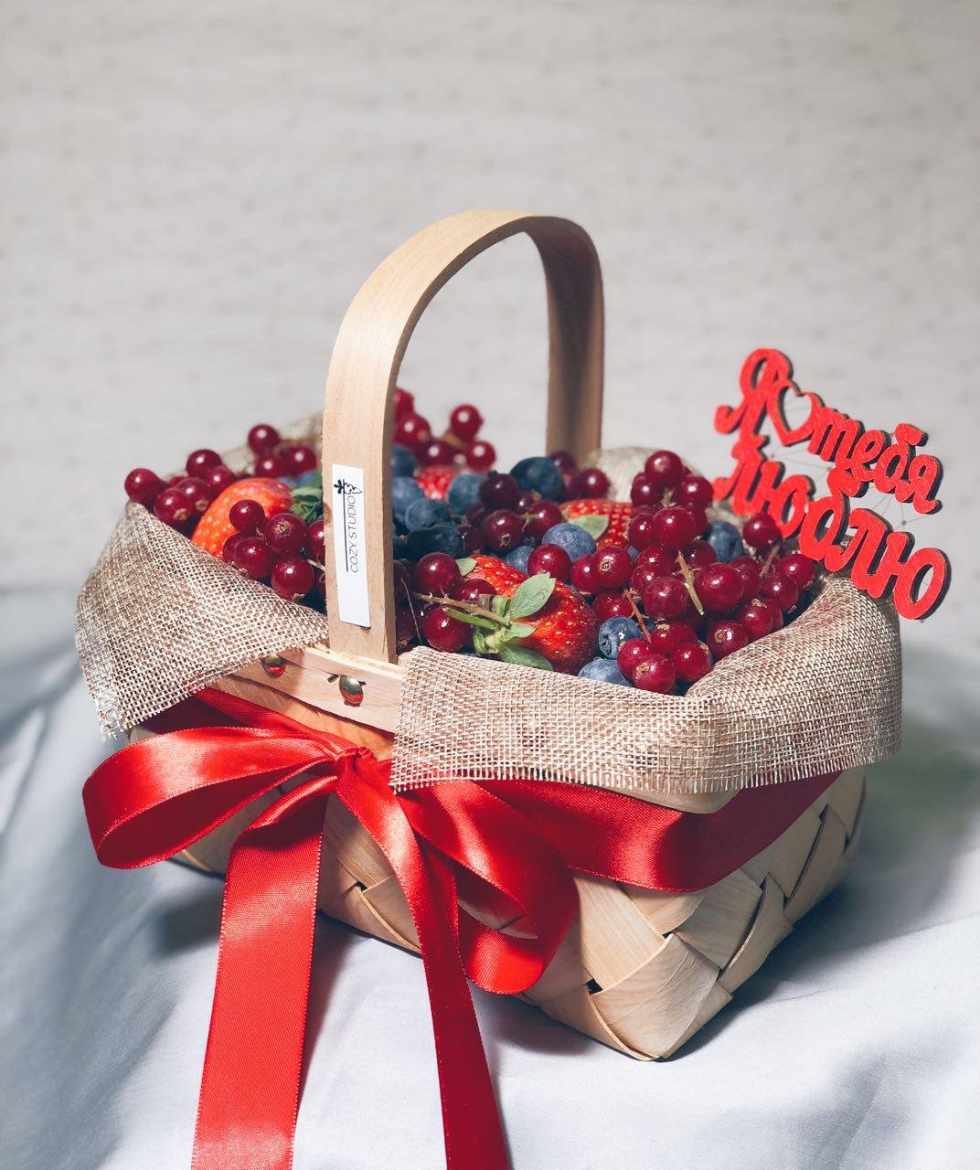 Подарок в коробке для девушки