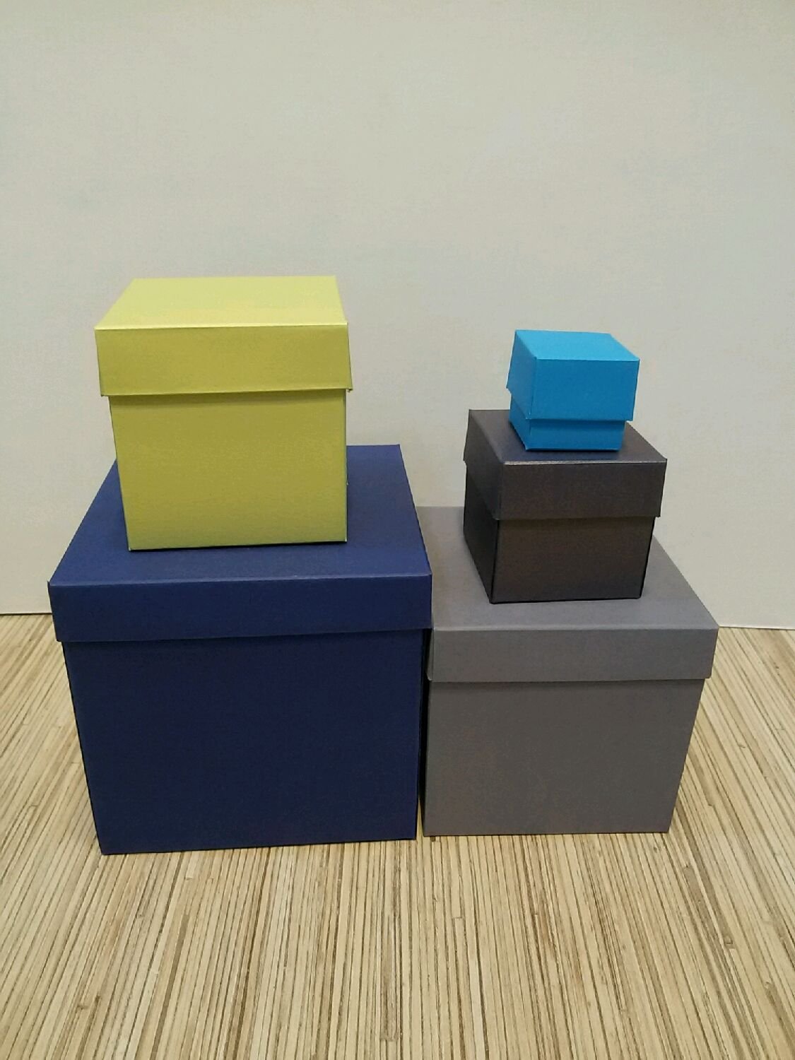 Коробок из картона с сюрпризом