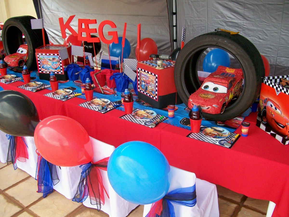 Фотозона в стиле Тачки