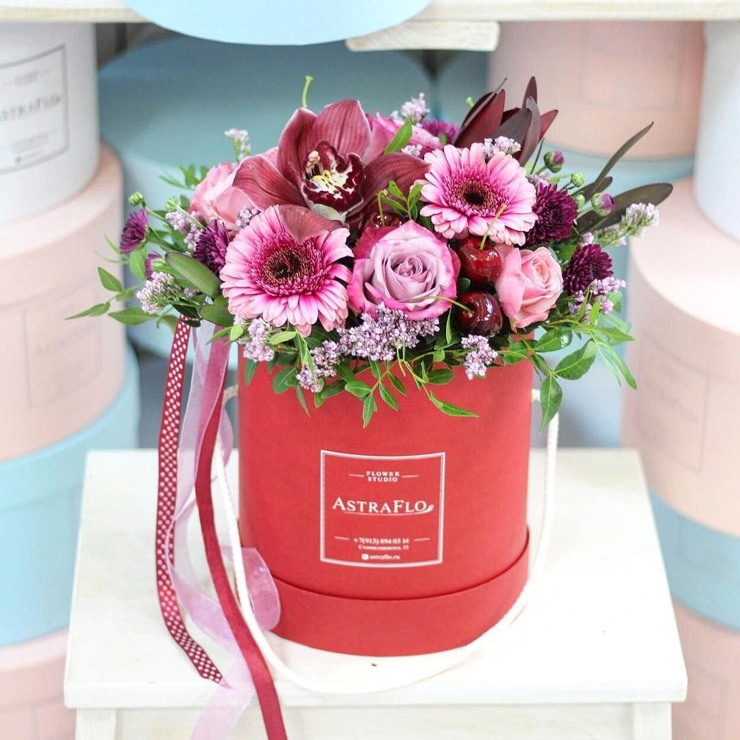 Необычные букеты в шляпной коробке