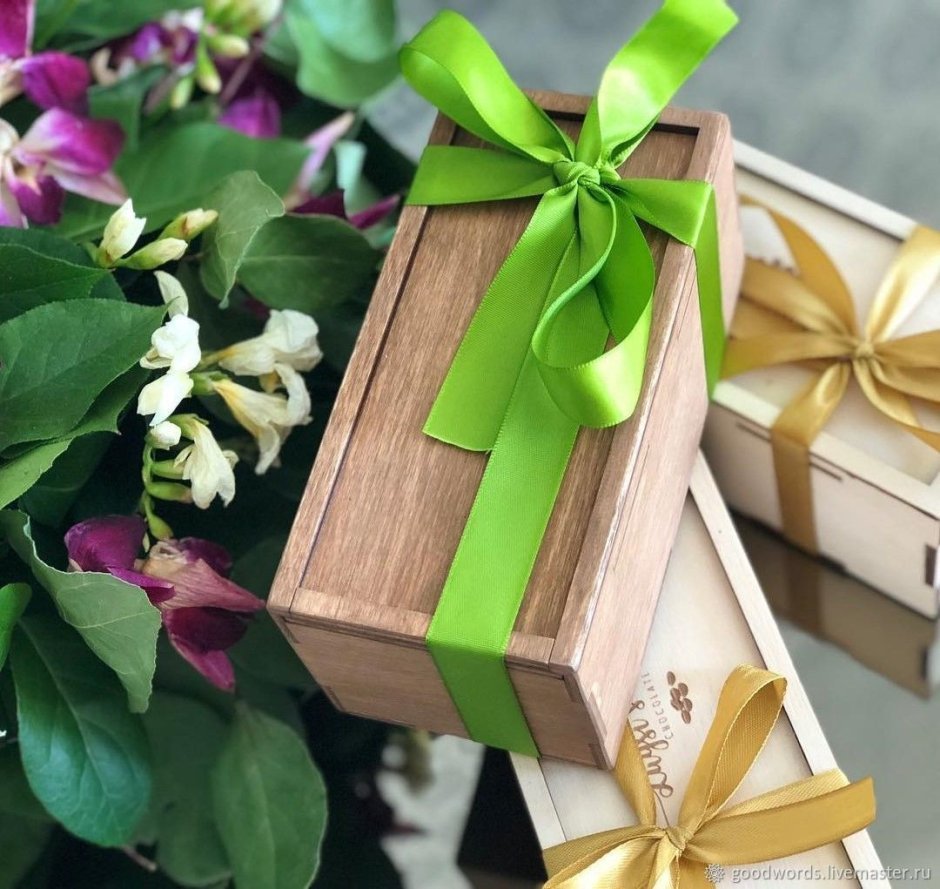 Деревянные коробки для подарков