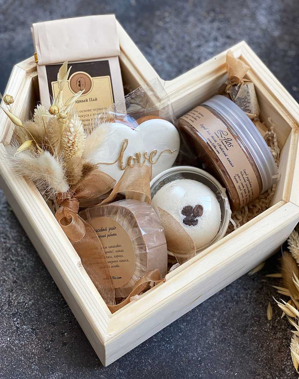 Деревянные коробки для подарков