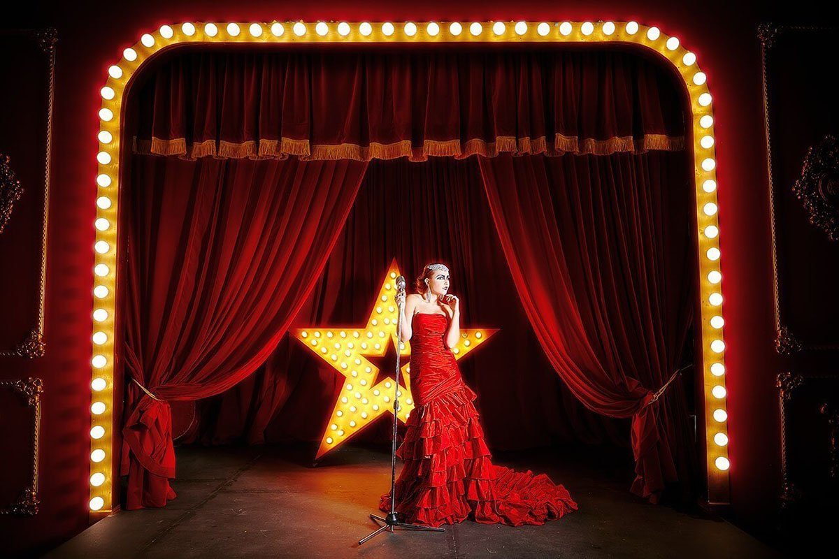 Вечеринка в черно-белом стиле