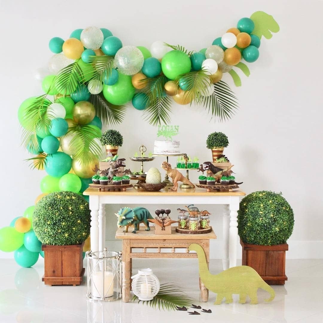 Панно из разнокалиберных шаров