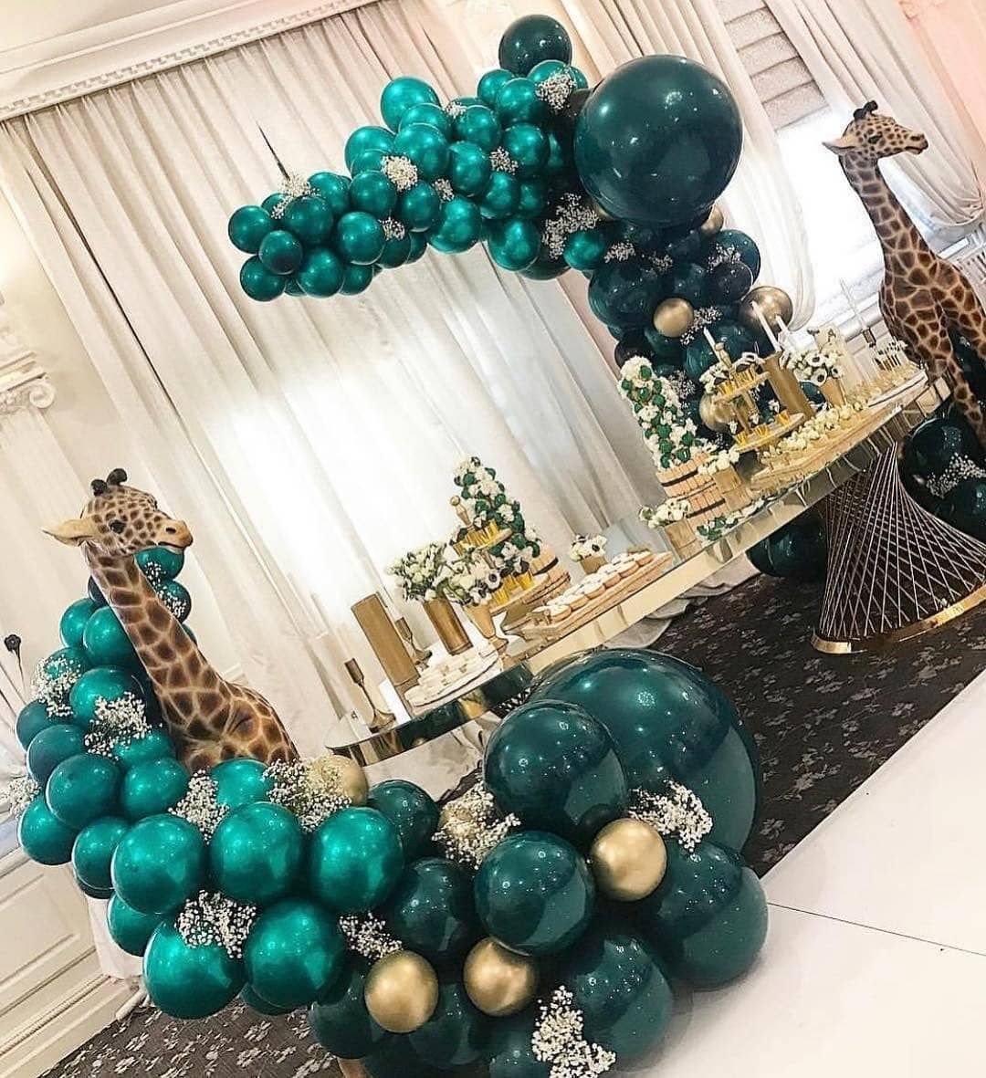 Разнокалиберная гирлянда из воздушных шаров