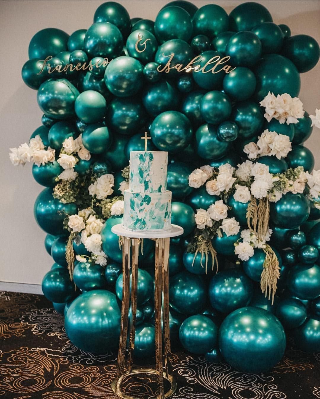 Разнокалиберная гирлянда из шаров