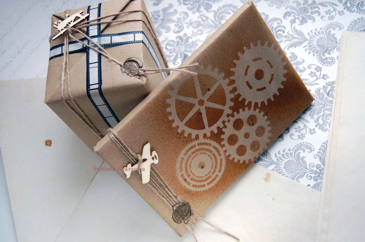 Черная упаковка подарка для мужчин