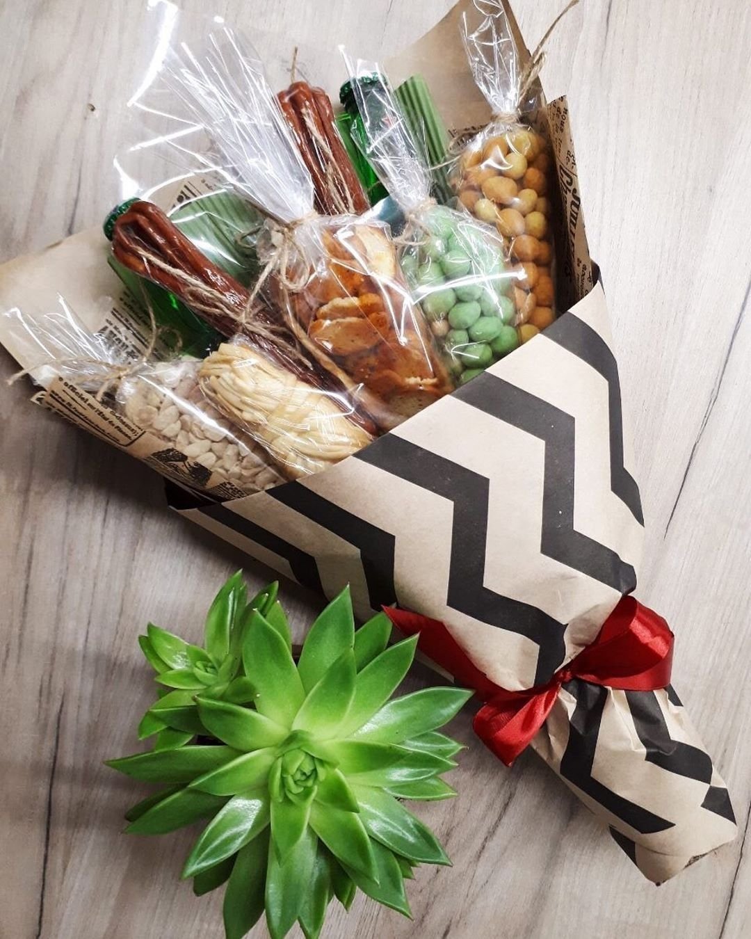 Подарок с красной лентой