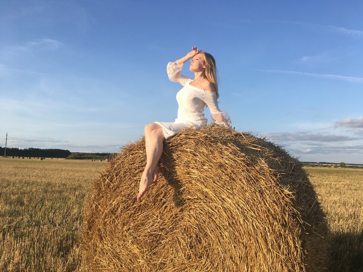 Фотозона с тюками сена