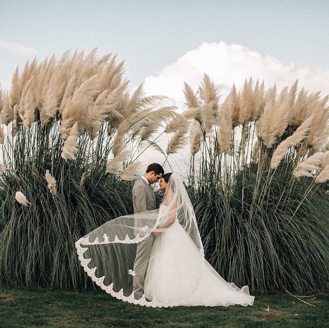 Фигуры из рулонов соломы