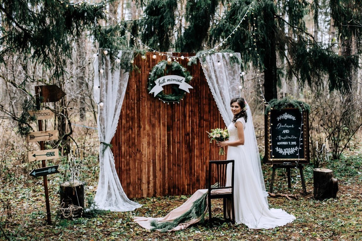 Фотозона на свадьбу на природе