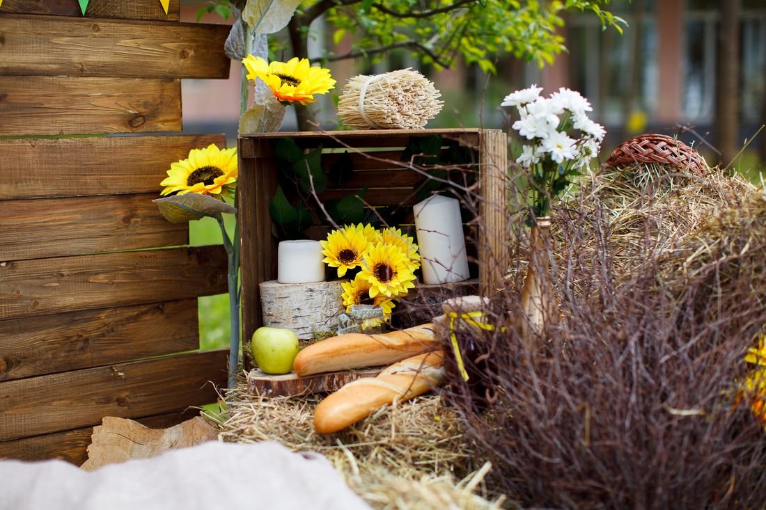 Фотозона с подсолнухами