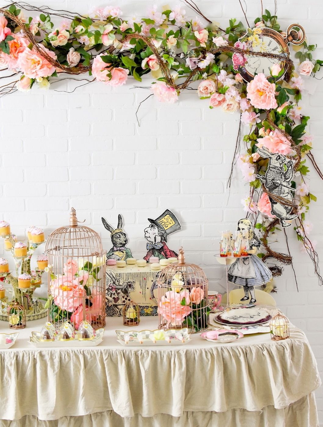 Вечеринка в стиле безумного чаепития