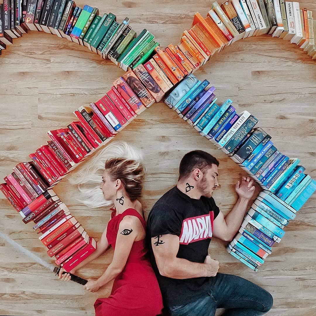 Фотозона с книжными полками