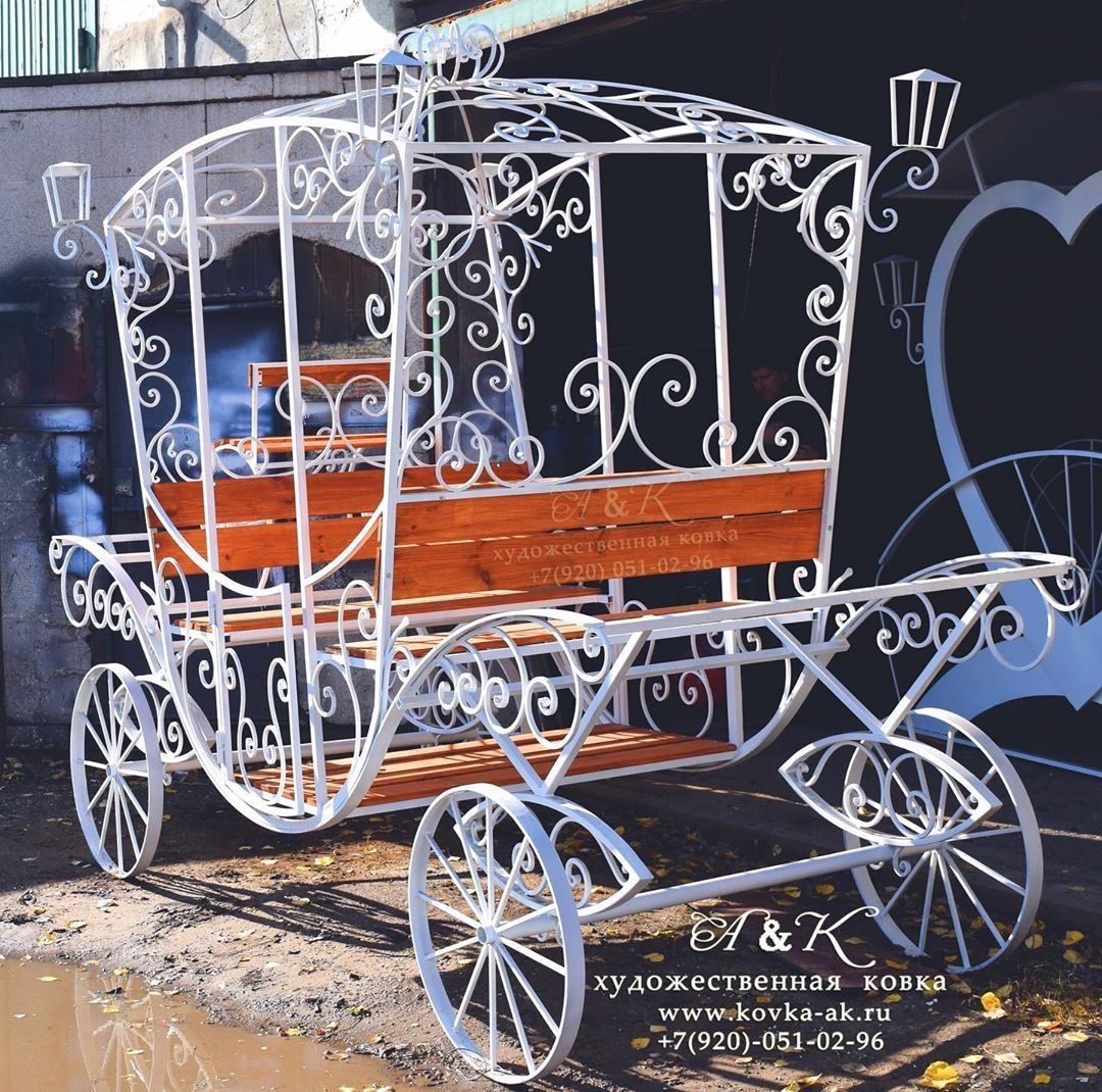 Кованая карета для сада