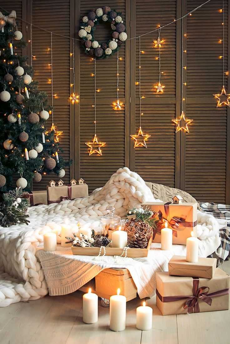 Новогодние елки от дизайнеров в интерьере