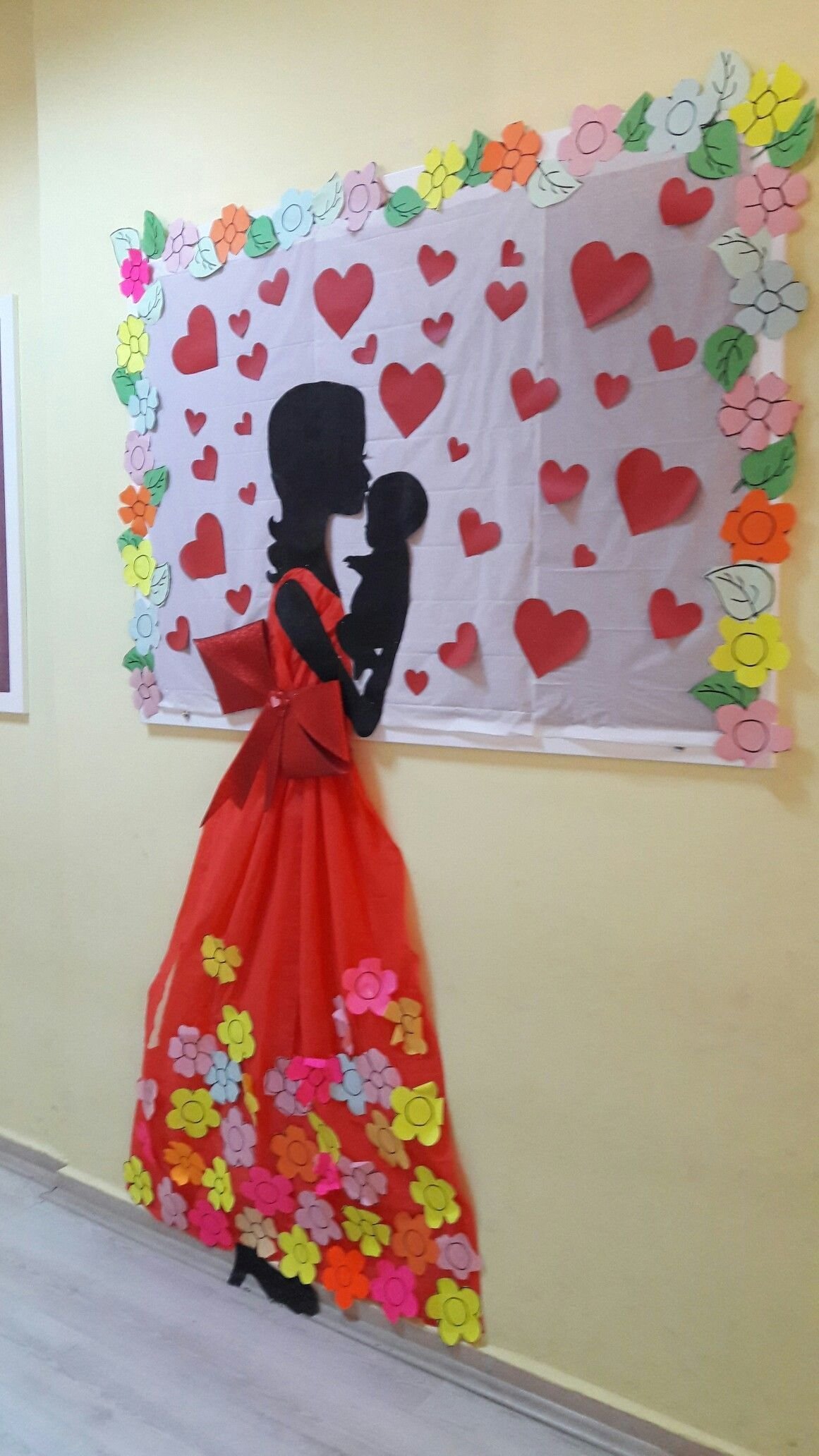 Украсить ко Дню матери