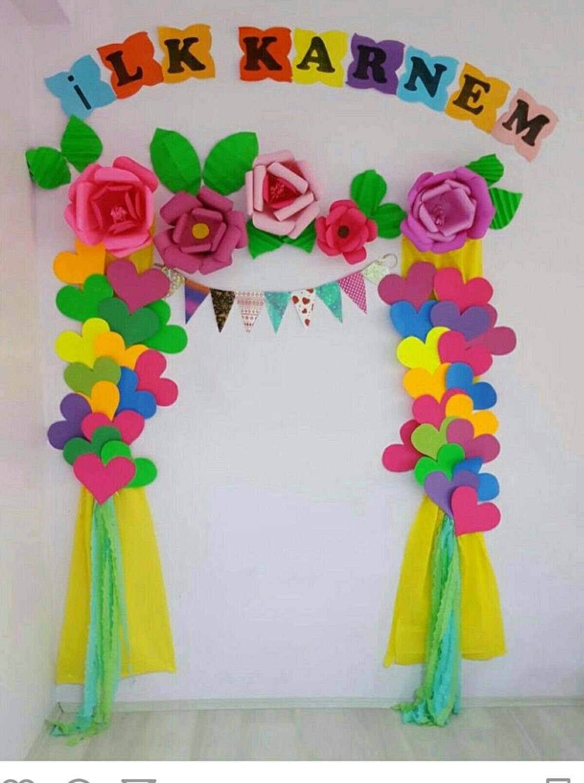 Украшение класса ко Дню матери