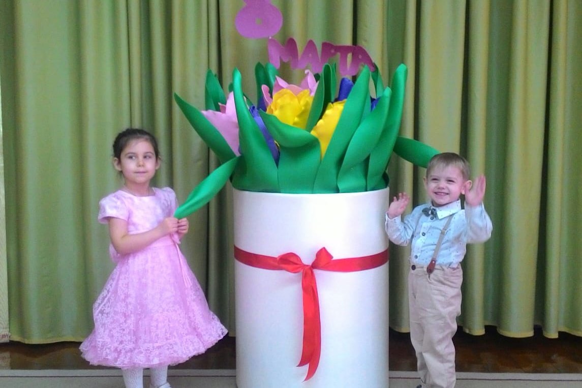 Фотозона на 8 марта в детском саду