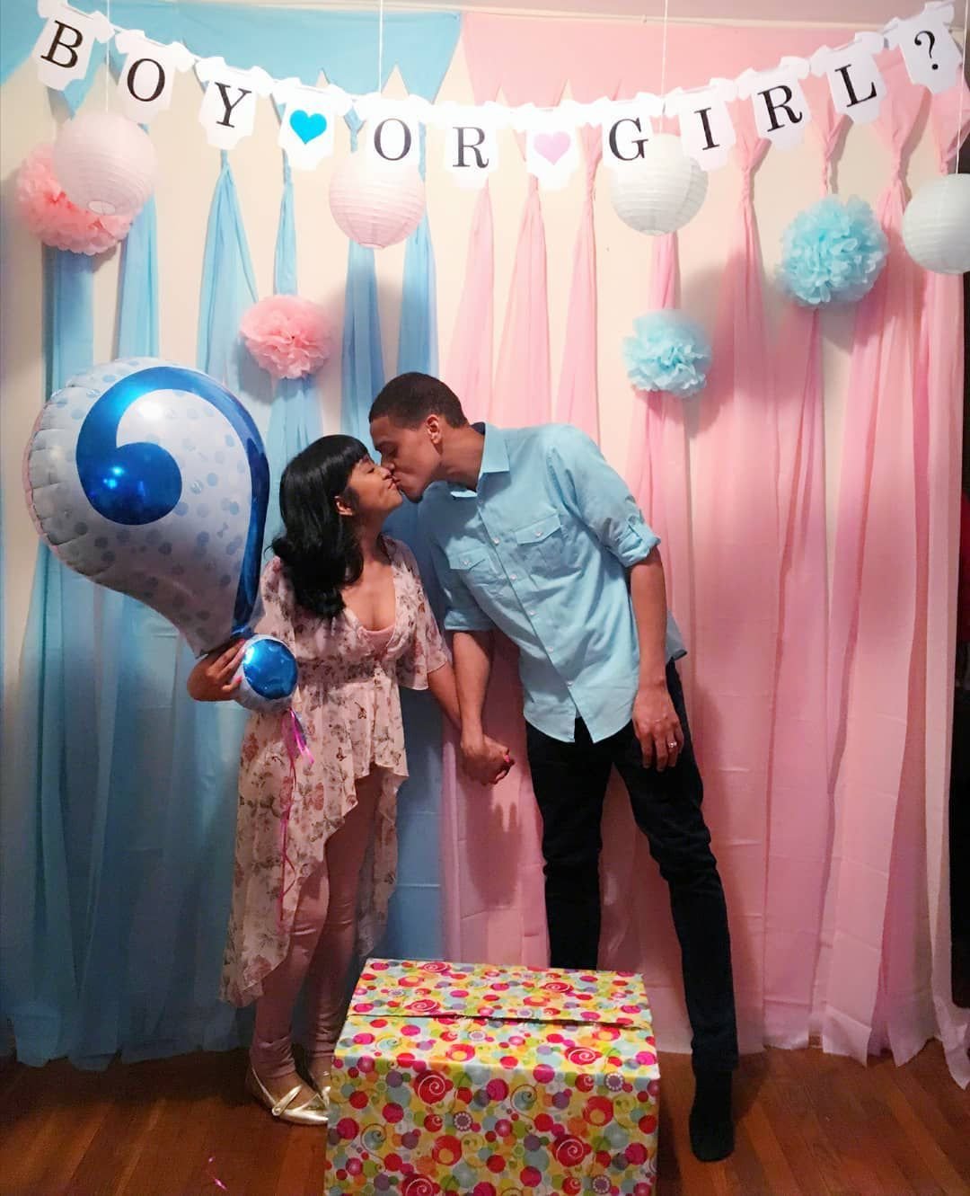 Фотозона гендер пати своими руками