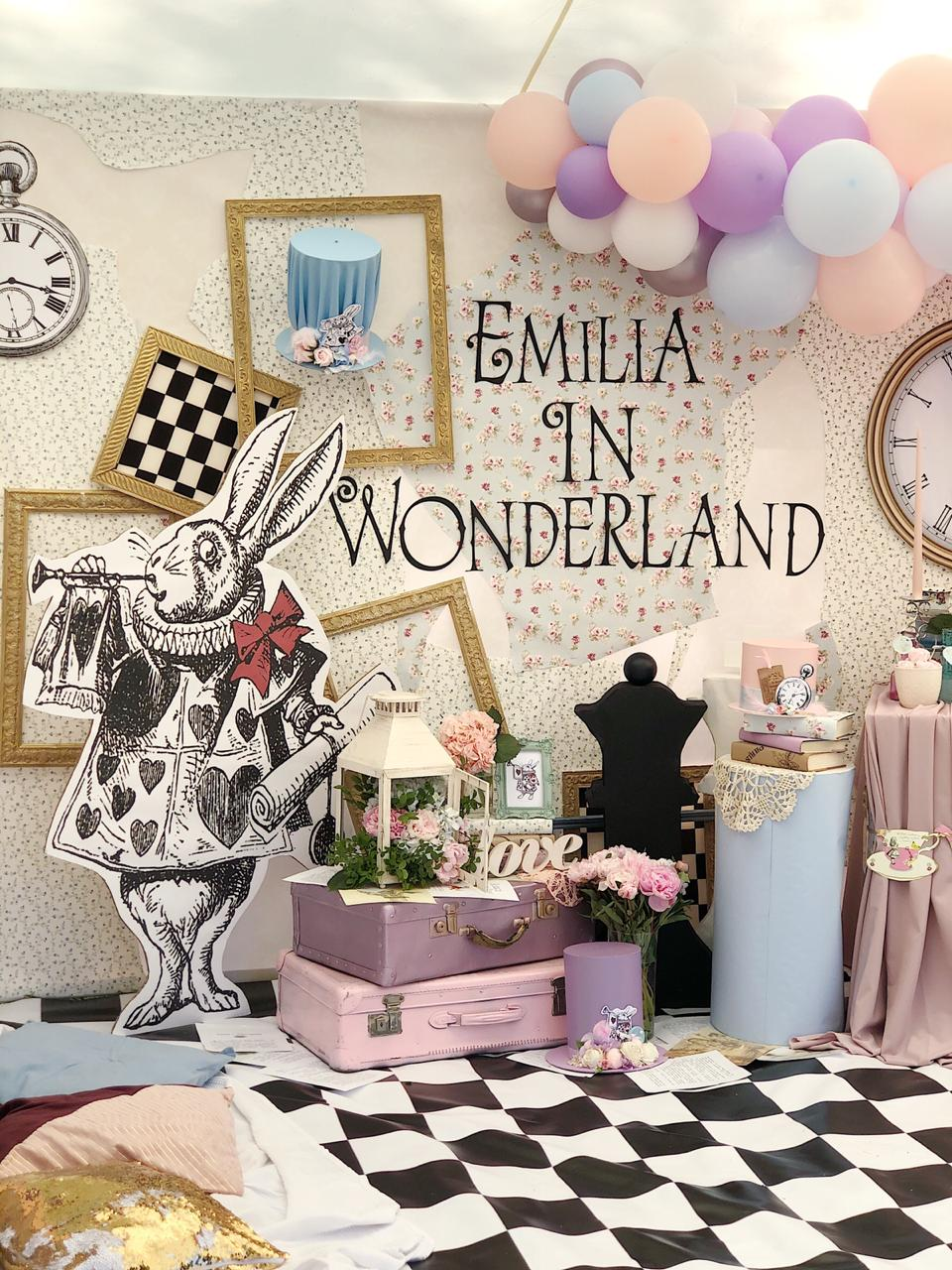 Вечеринка в стиле Алиса в стране чудес