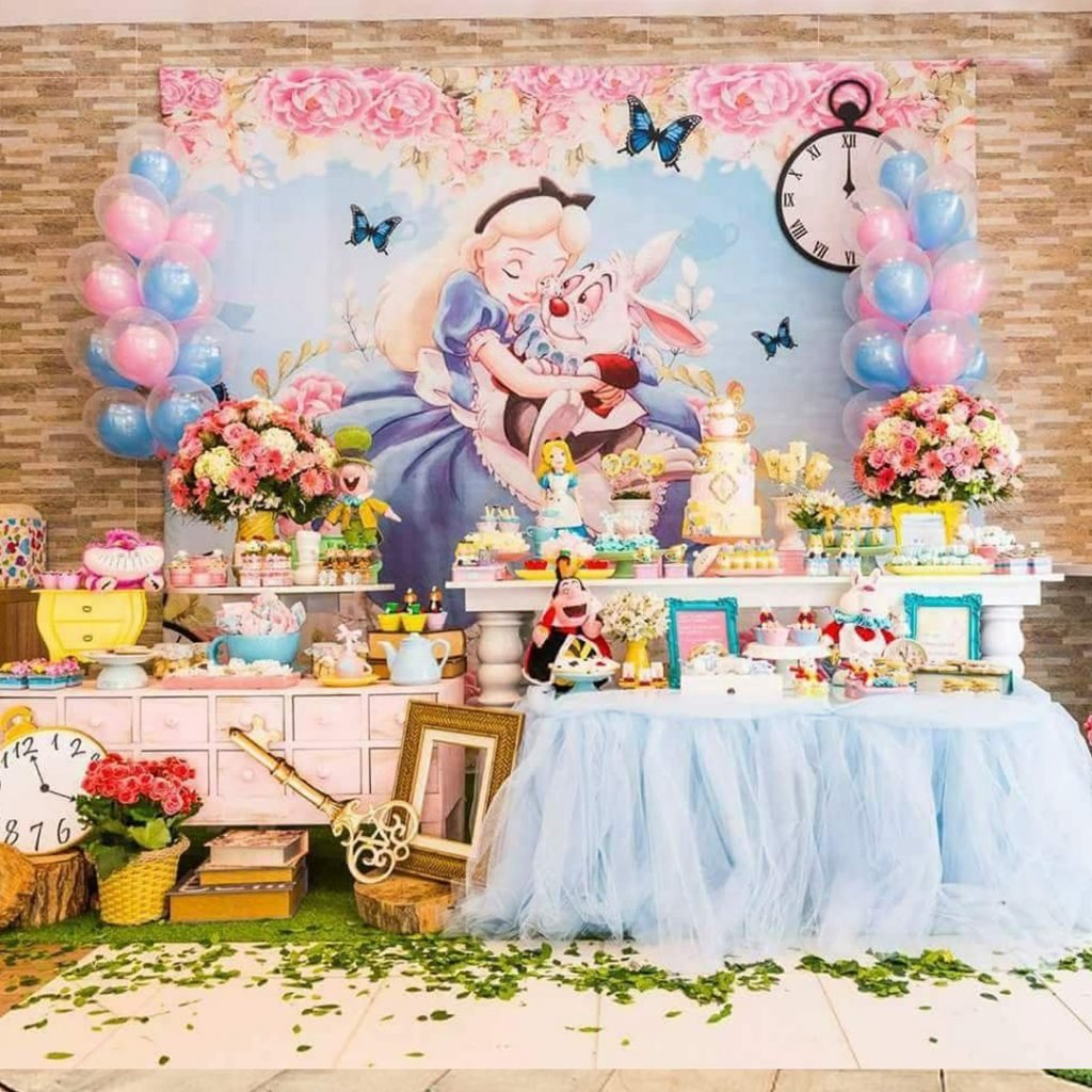 С днем рождения Алиса в стране чудес