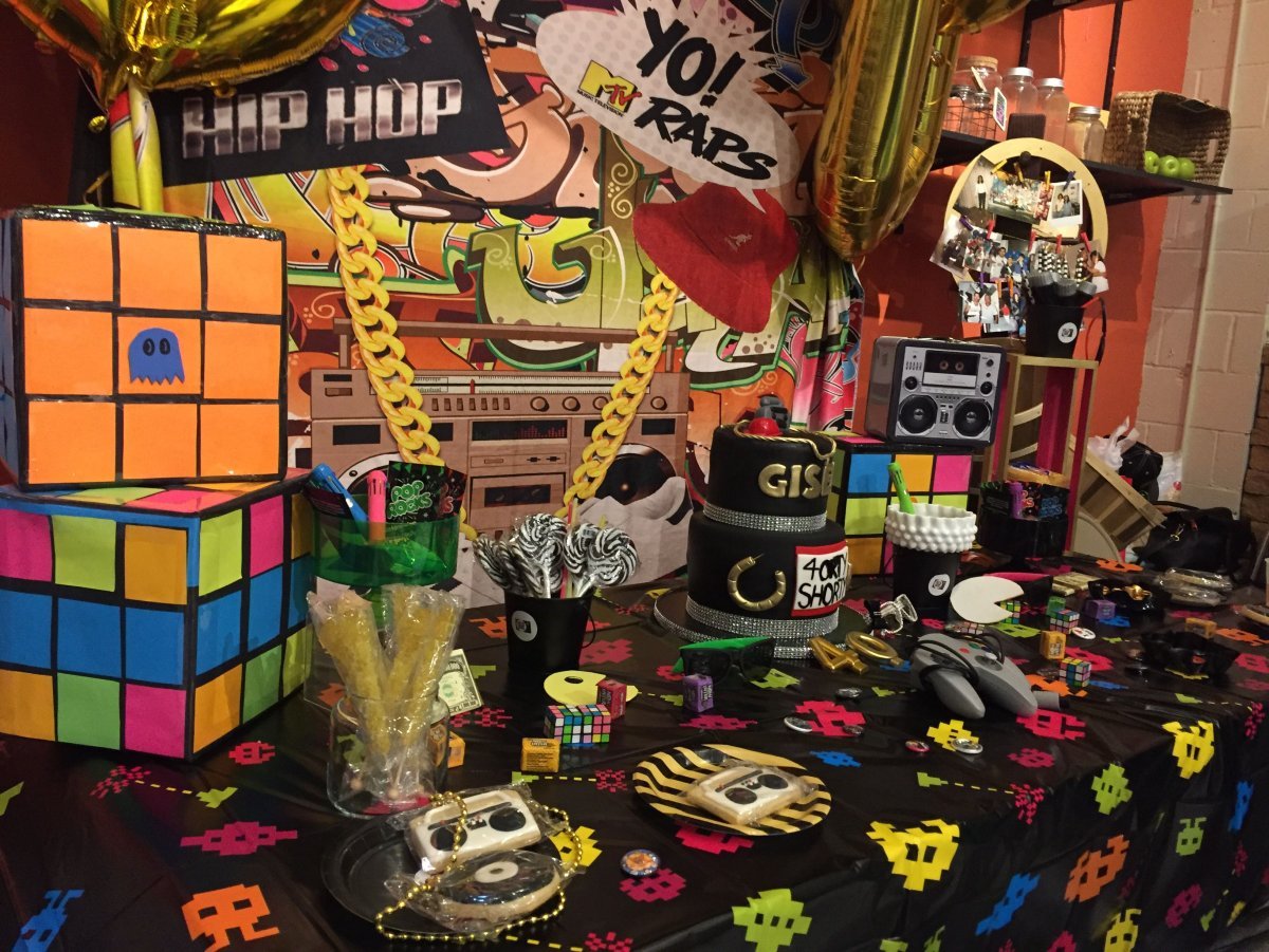 Пригласительные в стиле 90-х