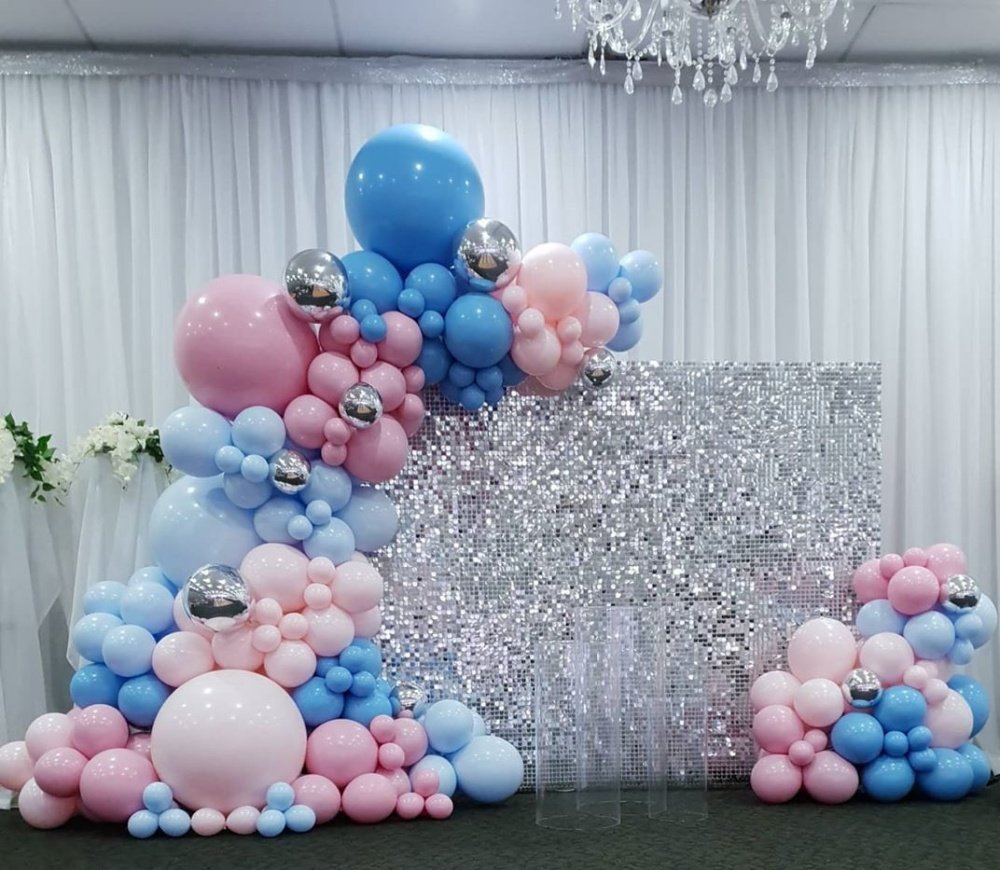 Фотозона с живыми панелями и шарами