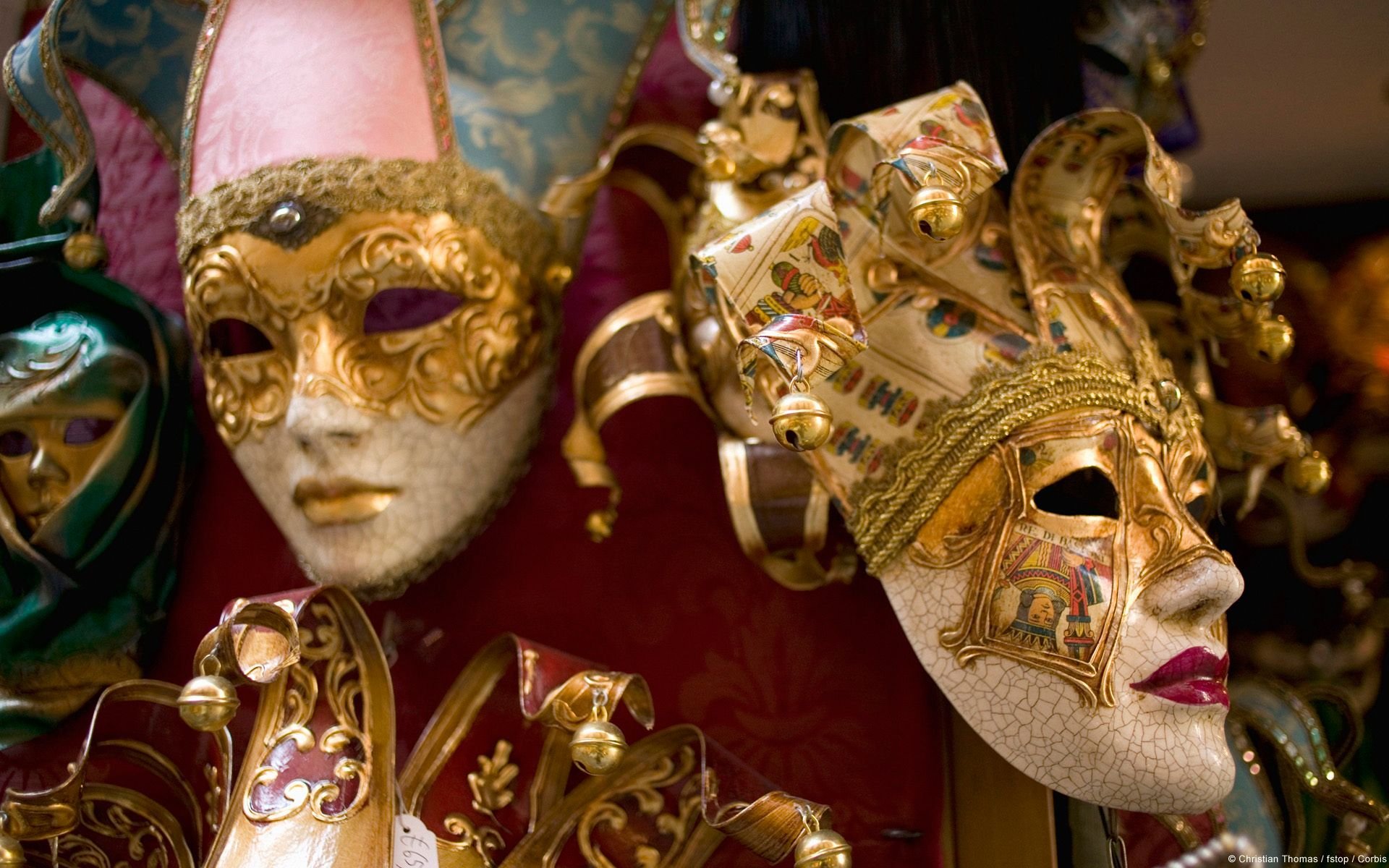Изготовление театральных масок. Маски венецианские карнавальные. Театральные маски. Красивые театральные маски. Венецианский театр.