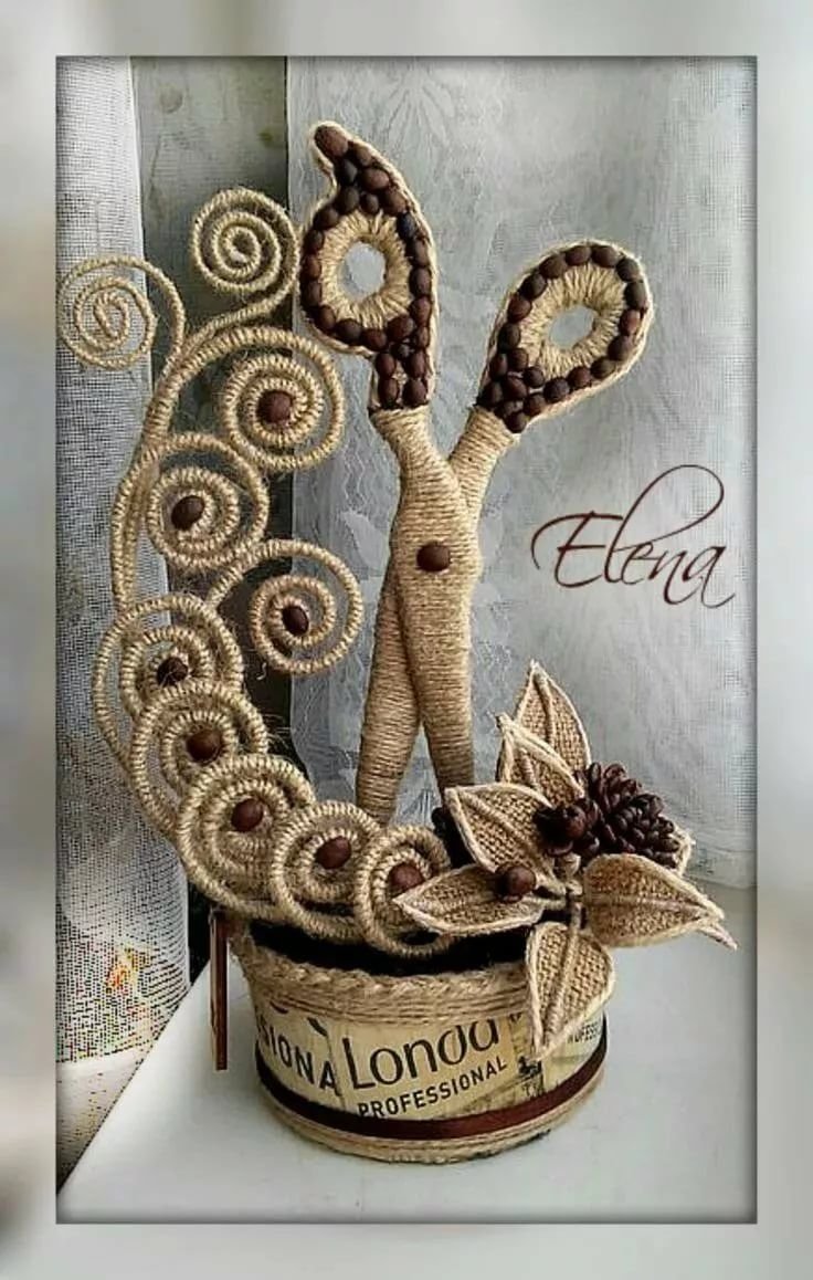 Панно из джута и кофейных зерен