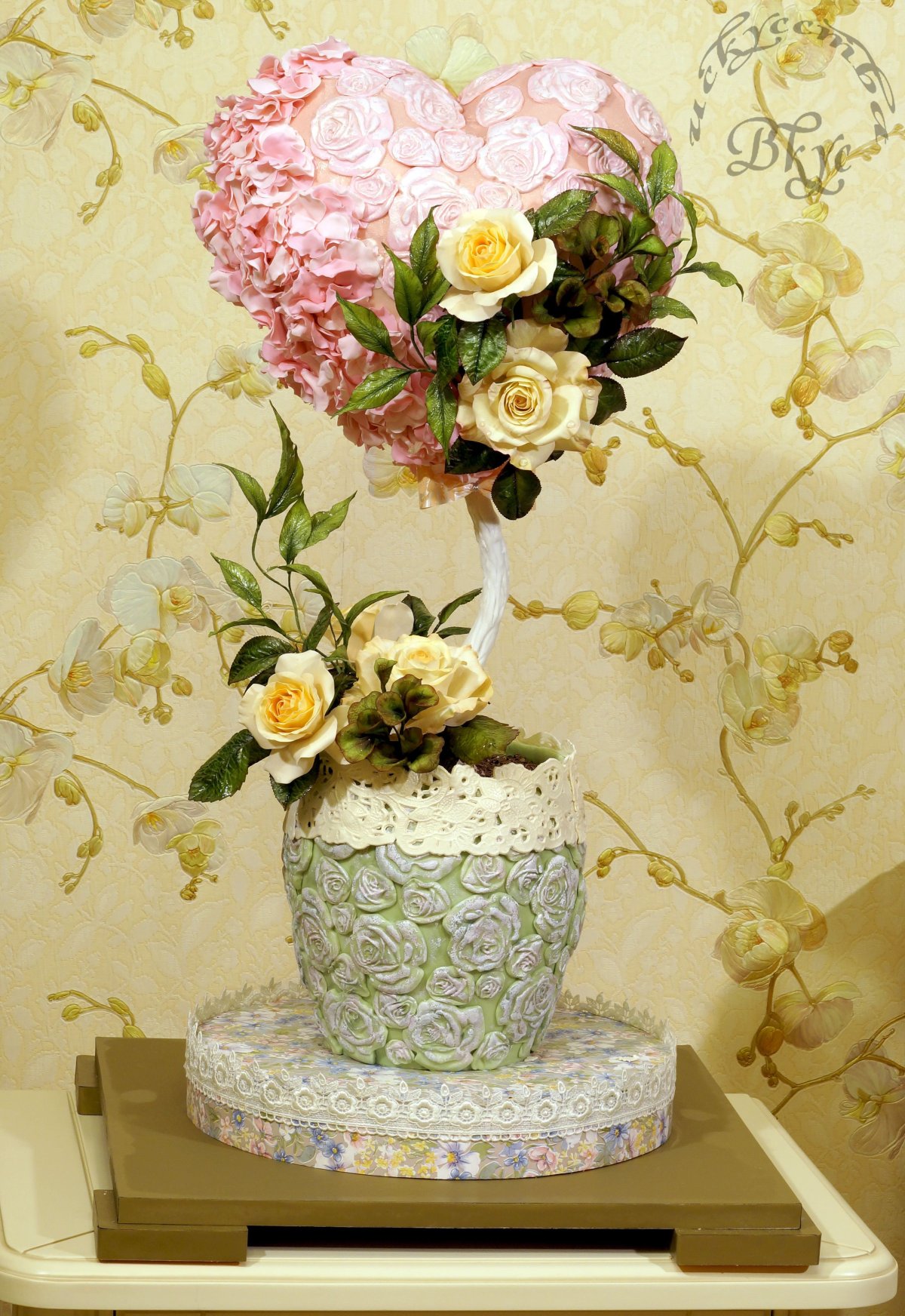 Торт ваза с цветами