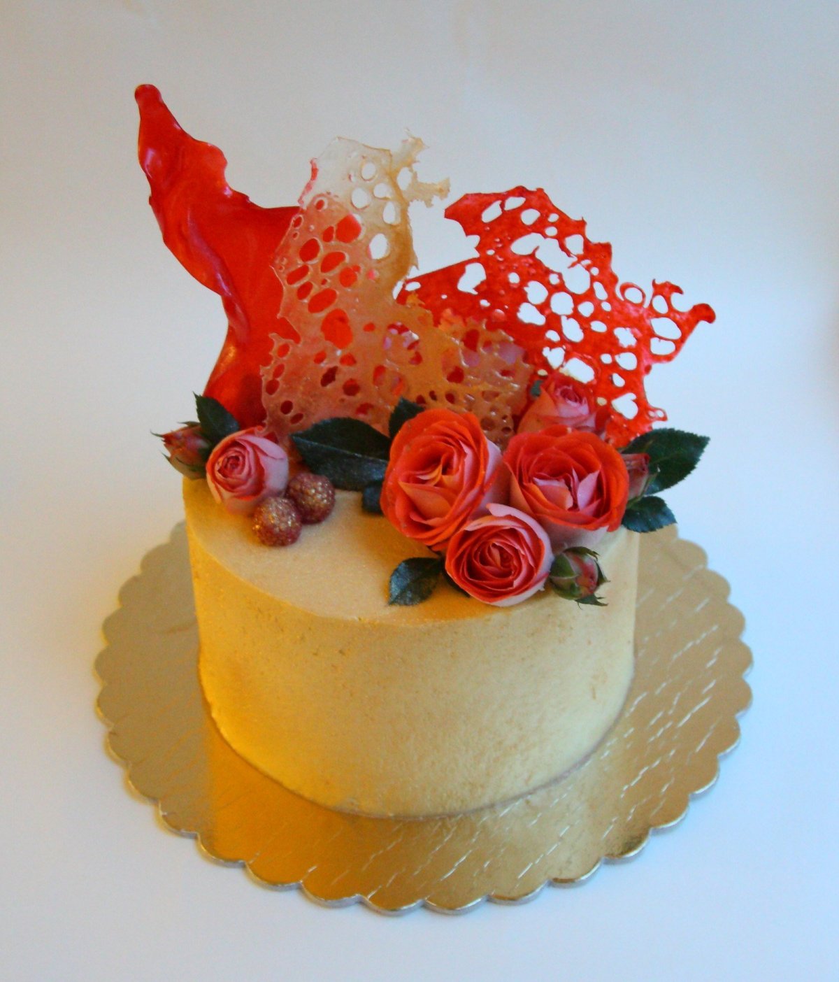 Украшение боков торта с цветами