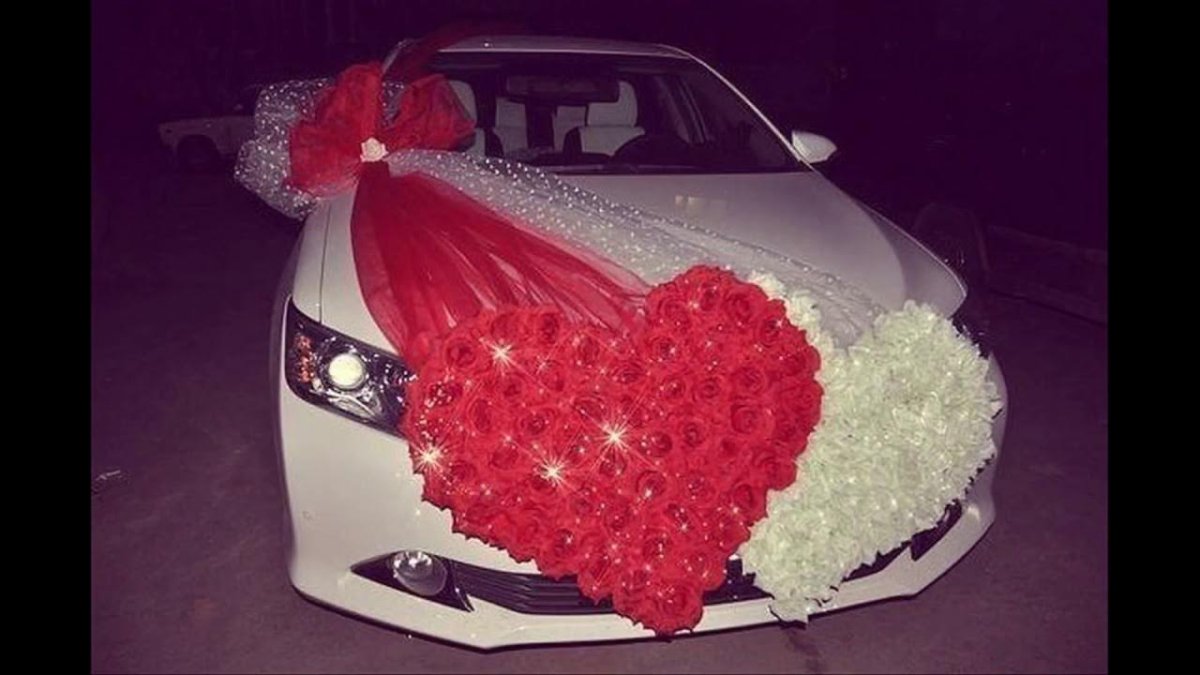 Свадебные украшения на авто сердца