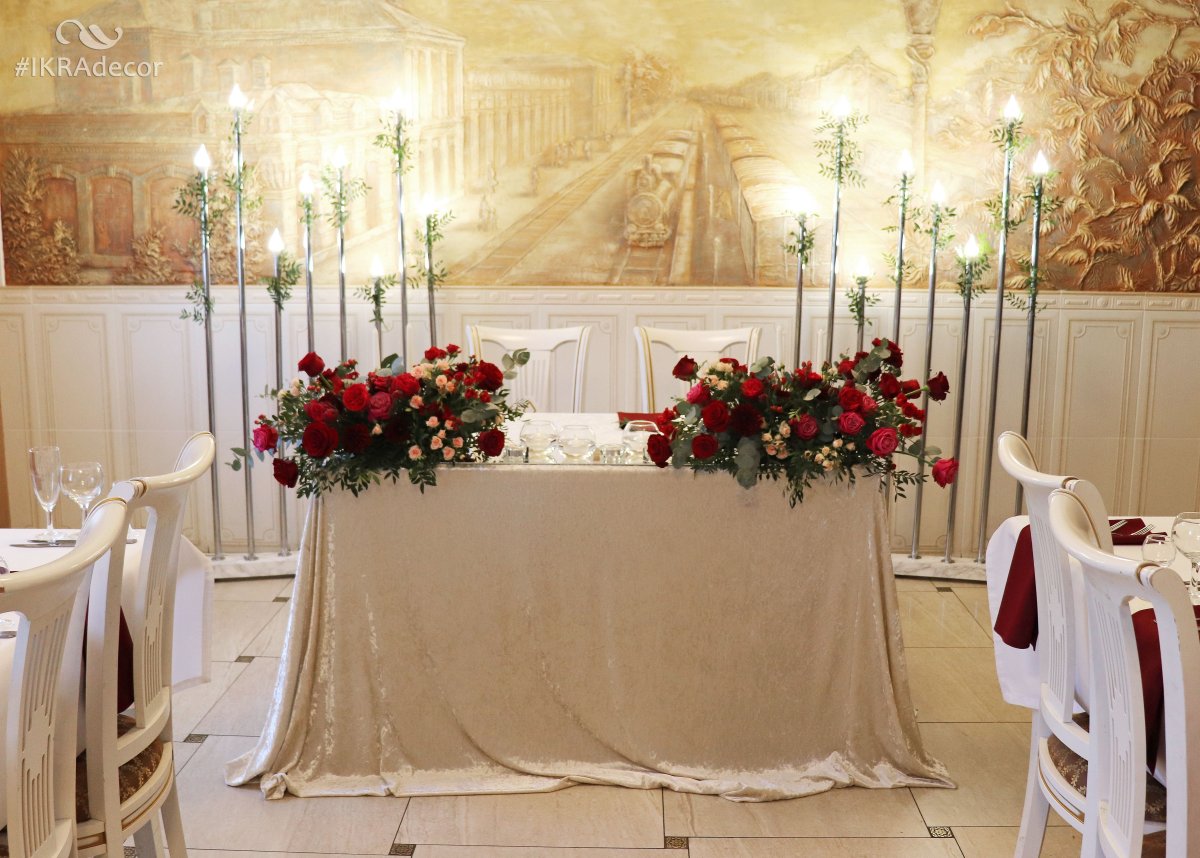 Необычный стол молодоженов