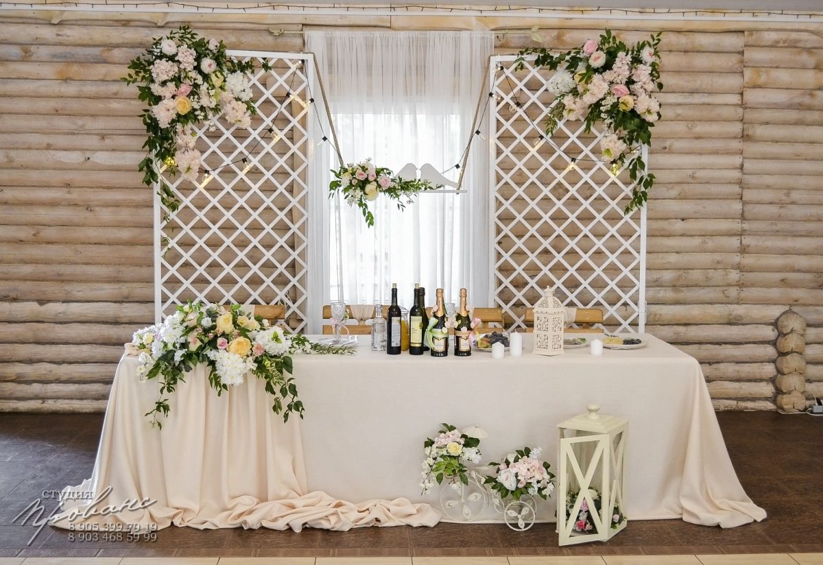 Деревянный задник на свадьбу