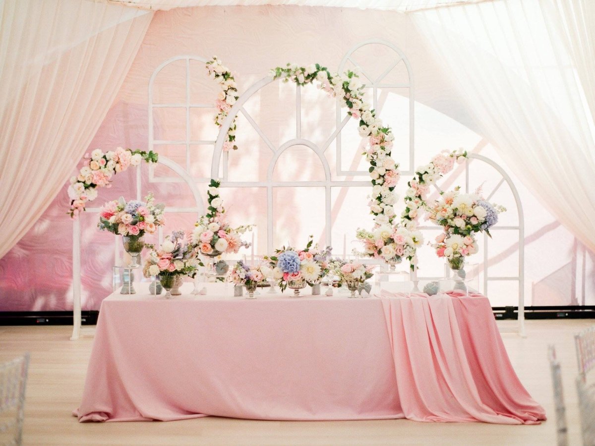 Президиум с цветочной аркой