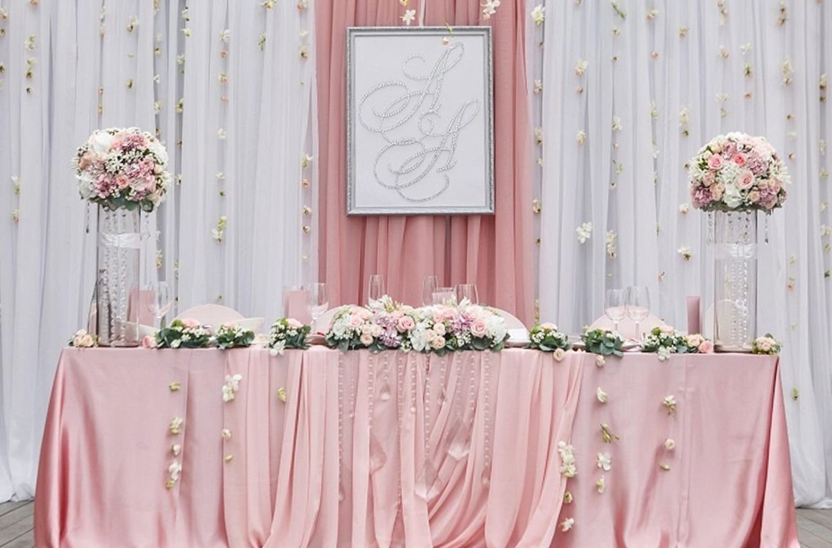 Украшение зоны молодоженов