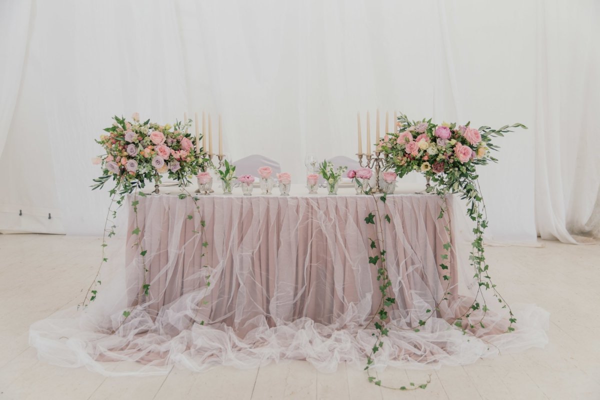 Президиум молодоженов в пудровом цвете