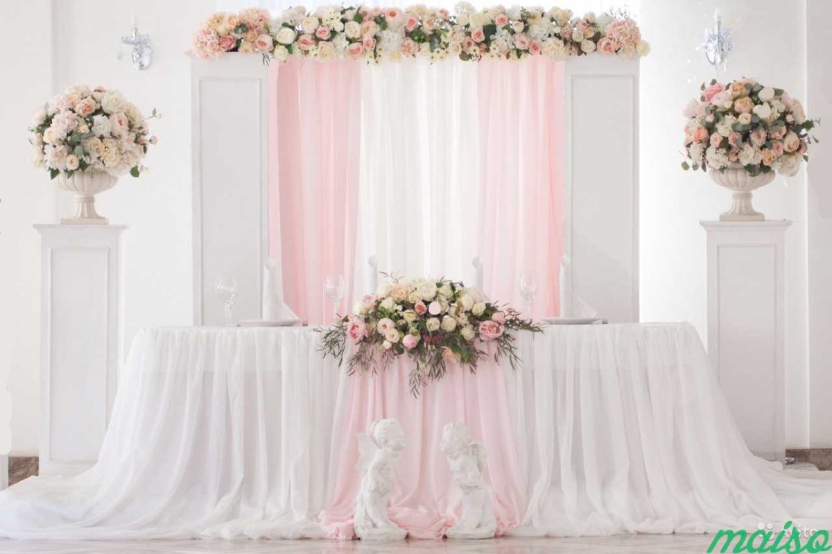 Президиум на свадьбу в белом цвете