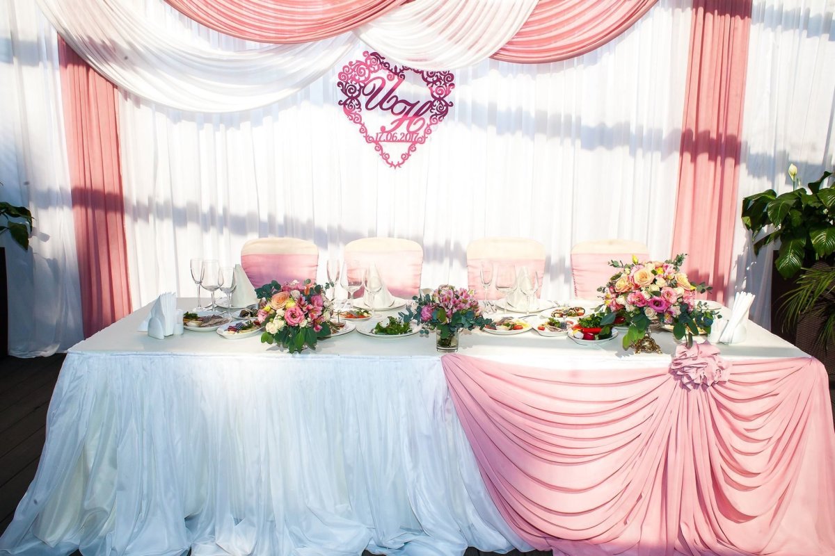 Драпировка стола молодоженов