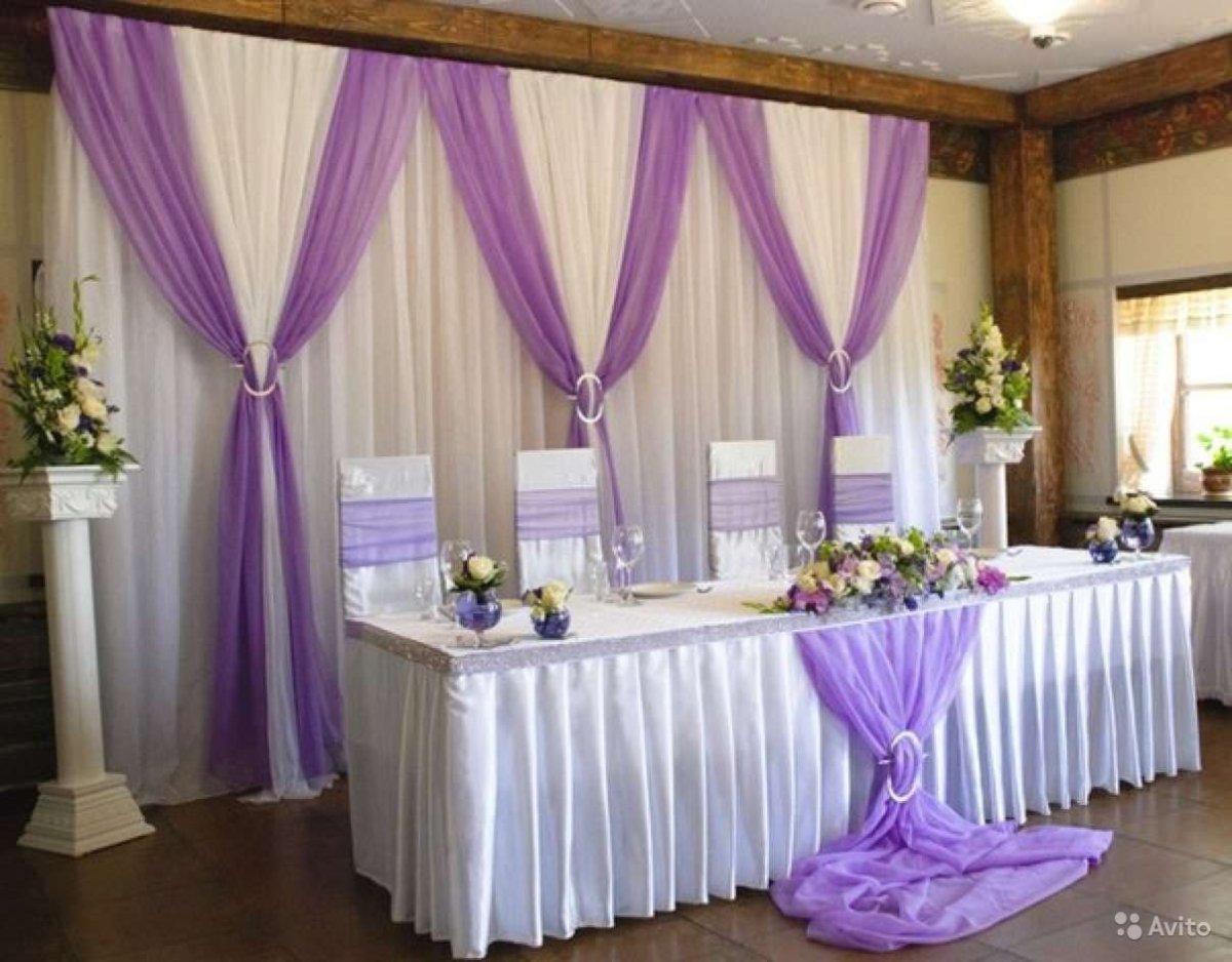 Украшение зала на свадьбу в сиреневом цвете тканью