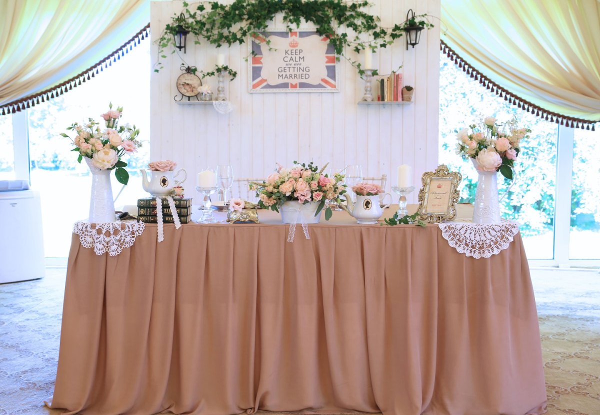 Президиум в персиковом цвете