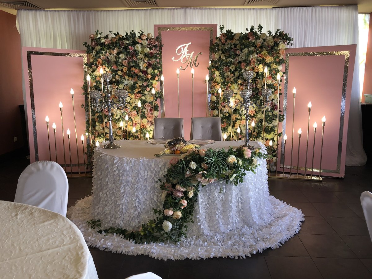 Президиум молодоженов