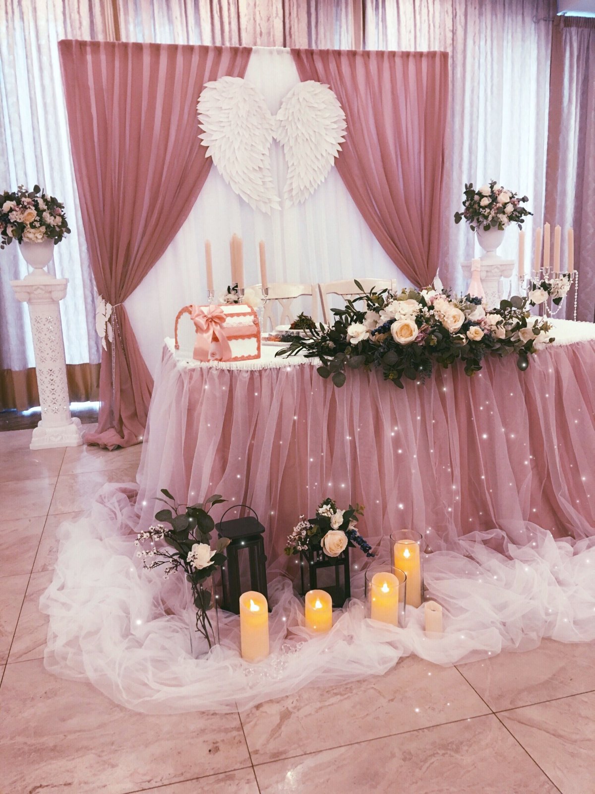 Декор стола жениха и невесты